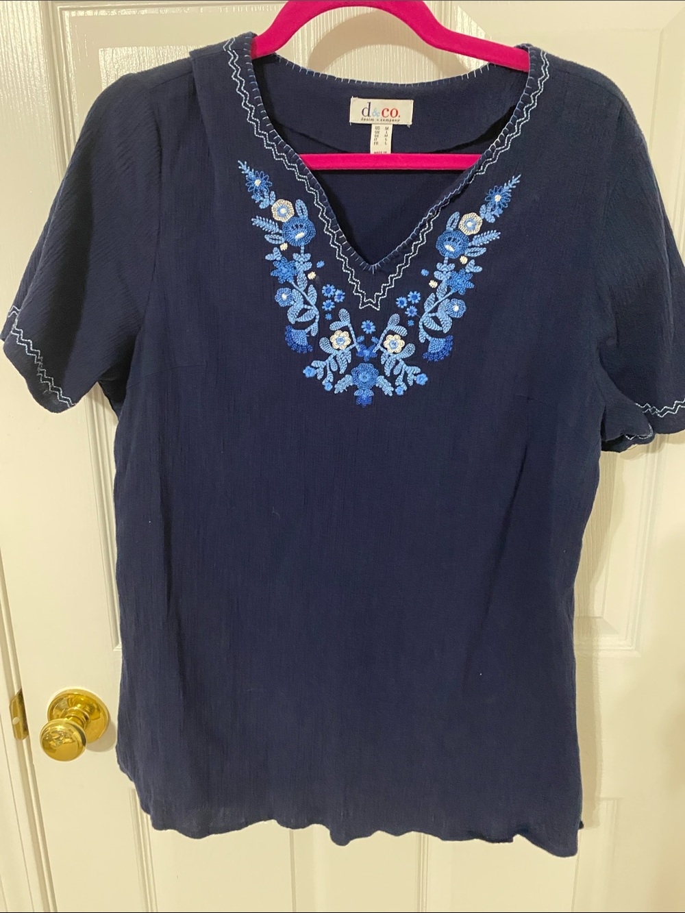 Denim & Company Navy Embtoidered Crinkle Cloth V Neck Top